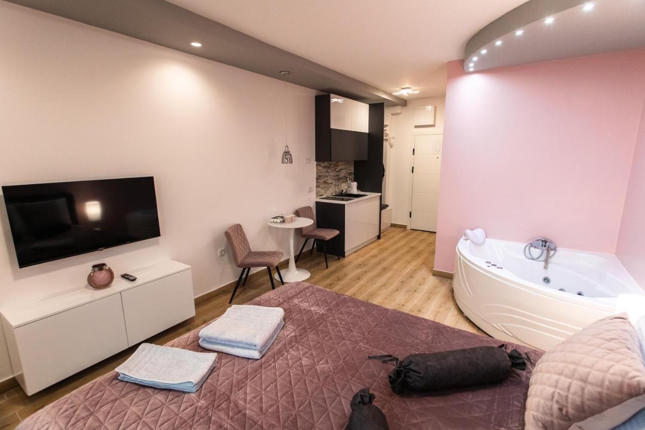 Room Jacuzzi “Athena” Суботица Экстерьер фото